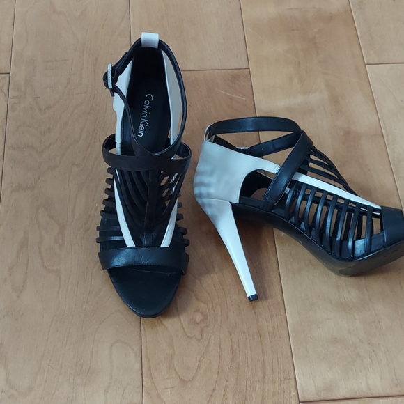 Shoes used 1 time - Picture 2 of 6